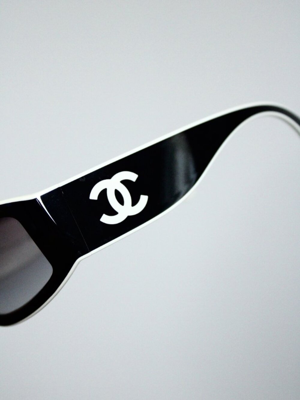 Chanel Sunglasses Unisex Black White Shield Logo Oversized With Case - Picture 7 of 7